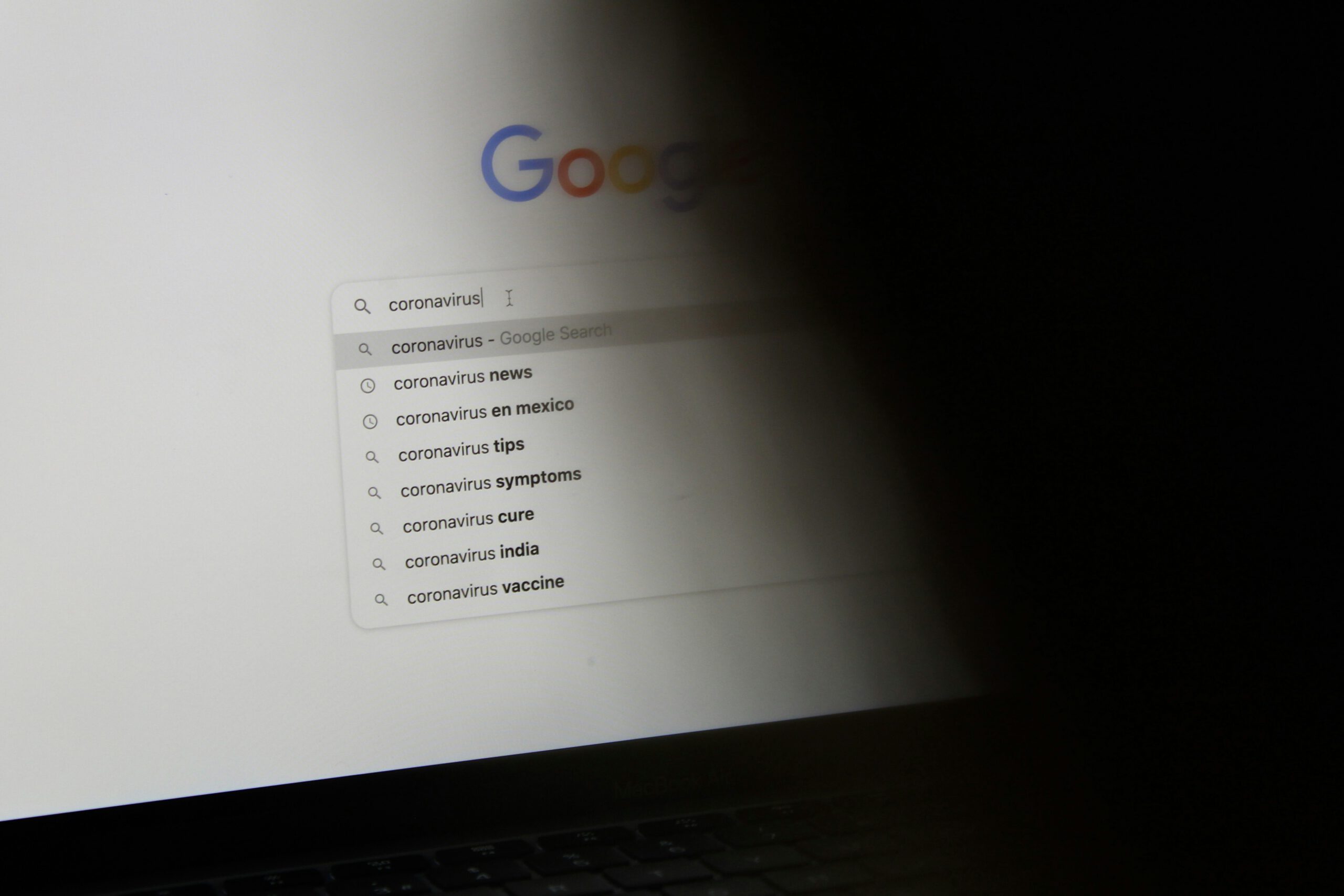 Screenshot der Google-Suchoberfläche mit Autocomplete-Vorschlägen – Suchmaschinenoptimierung und SEO-Analyse